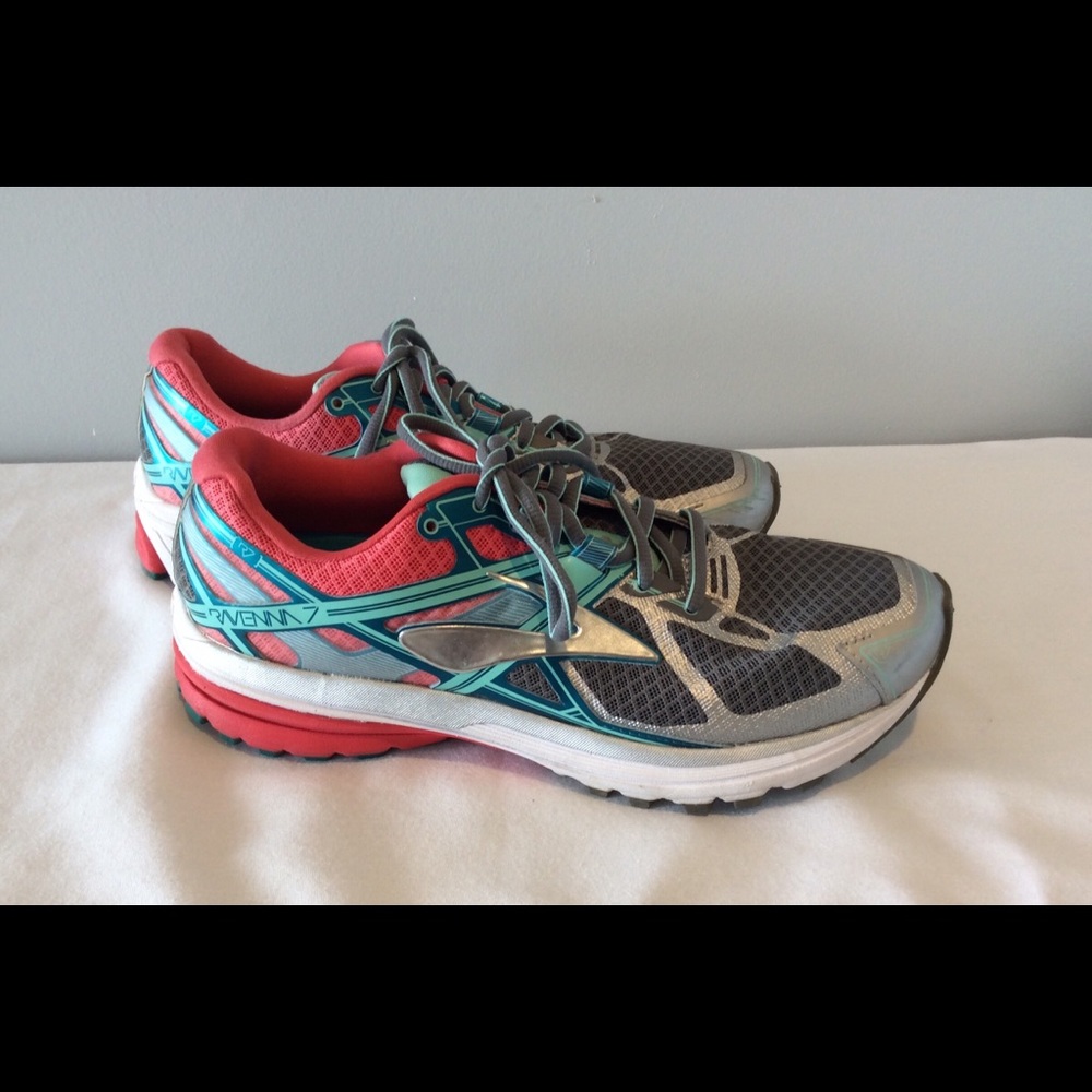 Brooks Revenna 7 - Picture 2 of 9